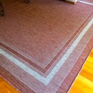 8’ x 11’ area Rug.  Excellent condition.